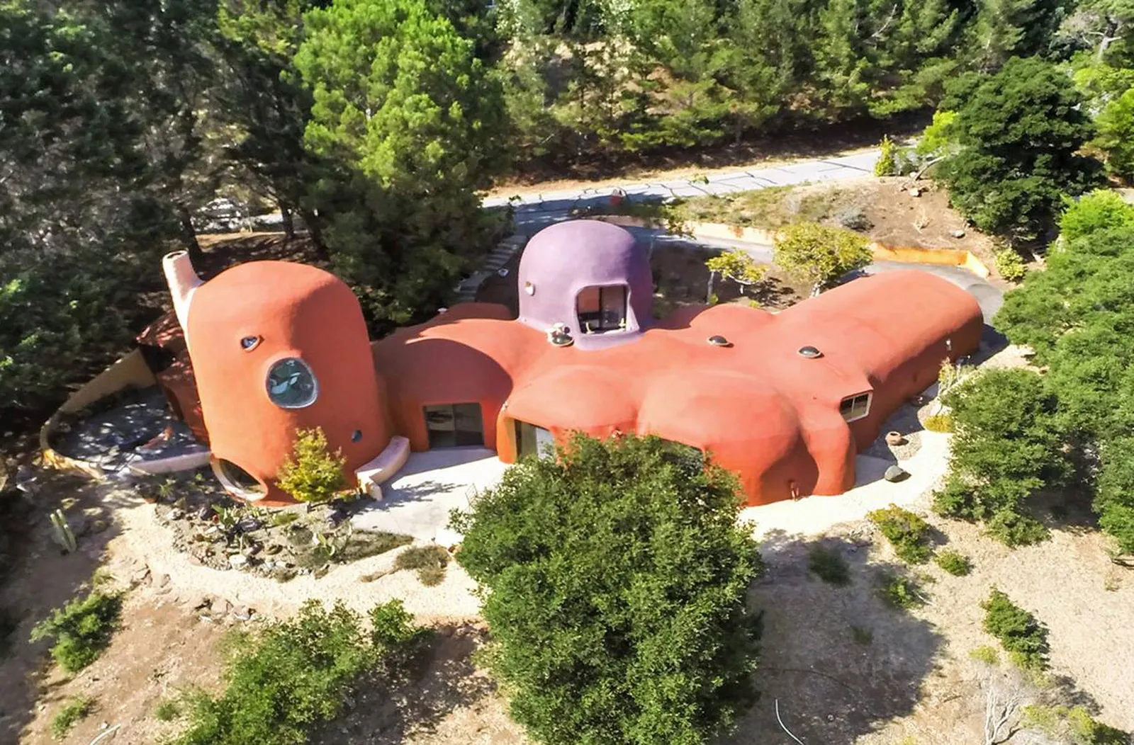 Casa ao estilo dos Flintstones é vendida nos EUA
