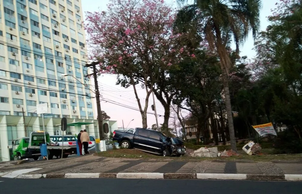 Busto de Getúlio Vargas é danificado após acidente no Paraná 
