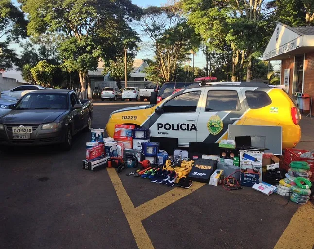 PM de Apucarana apreende carro e mais 300 itens furtados 