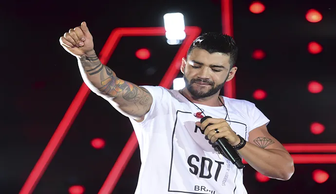 Pra eles não tem crise: Saiba quanto os 10 cantores mais disputados do Brasil cobram por show