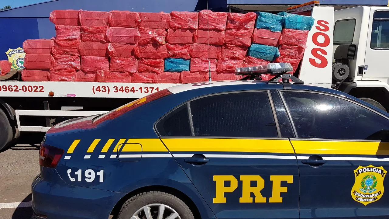 Após acidente, PRF apreende 150 mil carteiras de cigarro avaliadas em R$ 750 mil