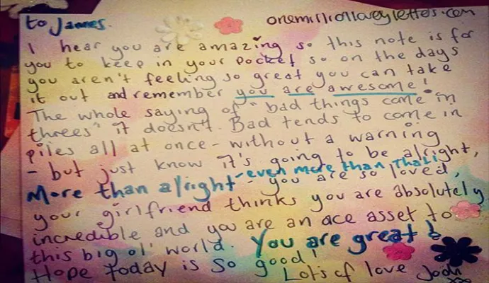 Jovem poetisa escreve cartas a 1 milhão de desconhecidos após sofrer AVC aos 23 anos de idade