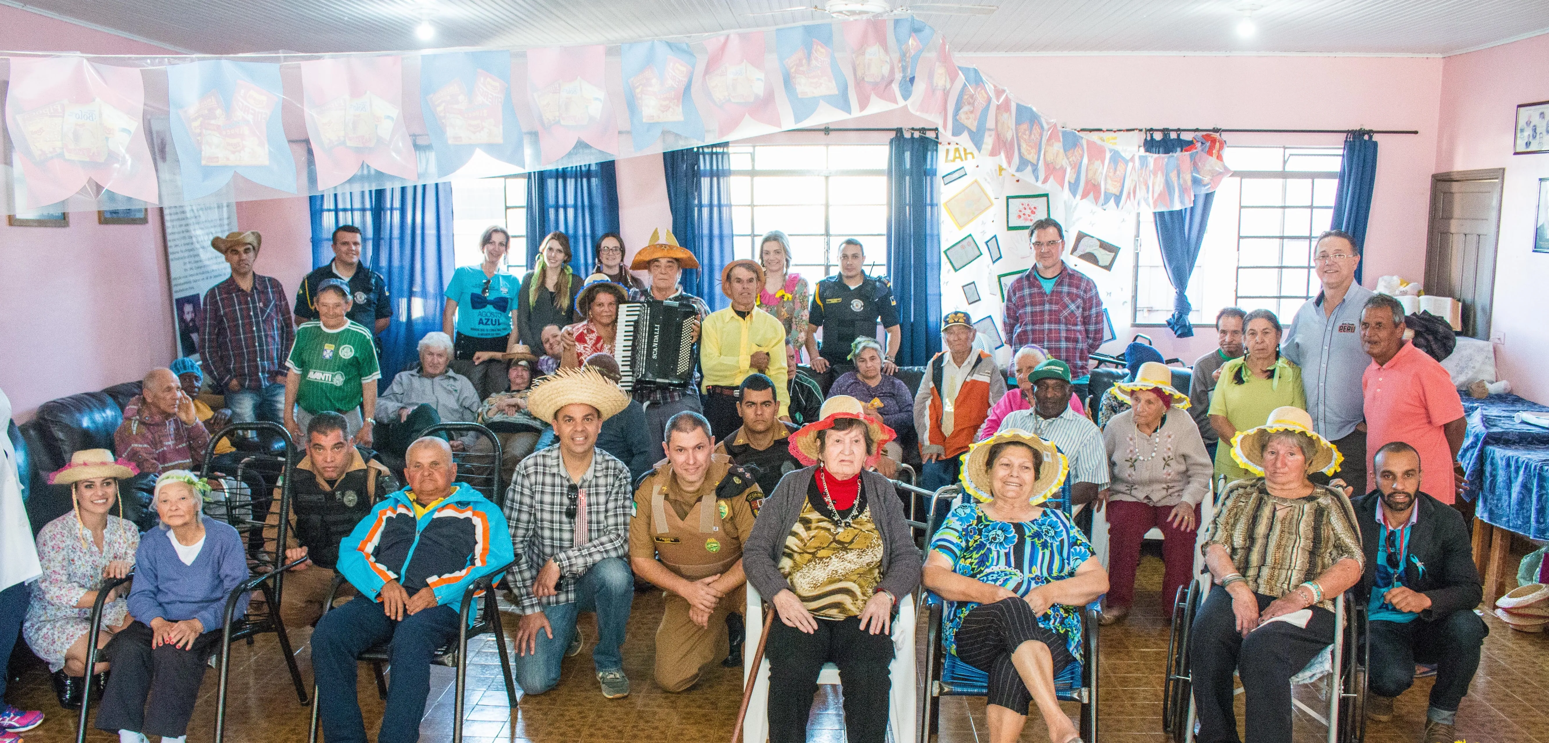 Forças de segurança promovem festa beneficente aos idosos de asilo em Arapongas