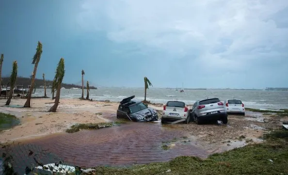 Furacão Irma atinge ilhas no sul da Flórida com ventos de 215 km/h