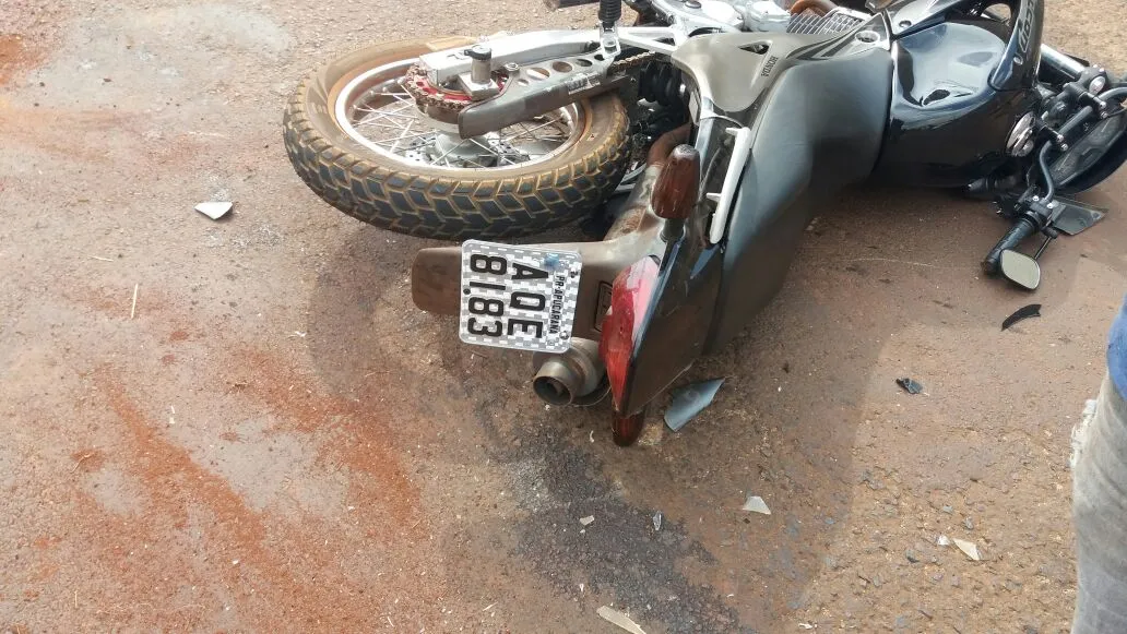 Acidente entre carro e moto deixa uma pessoa ferida em Apucarana