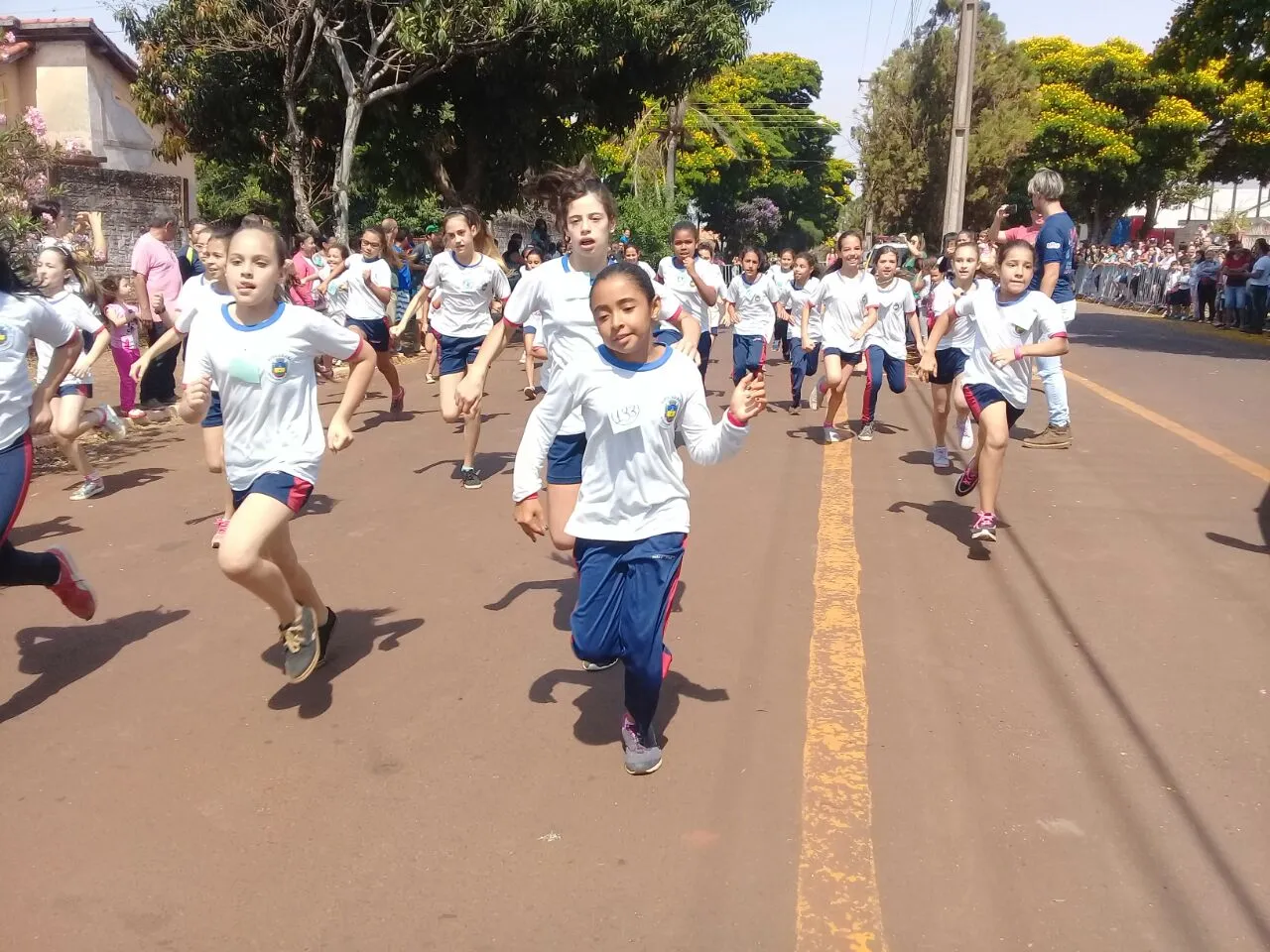 600 alunos da rede municipal participam de corrida de rua no Pirapó