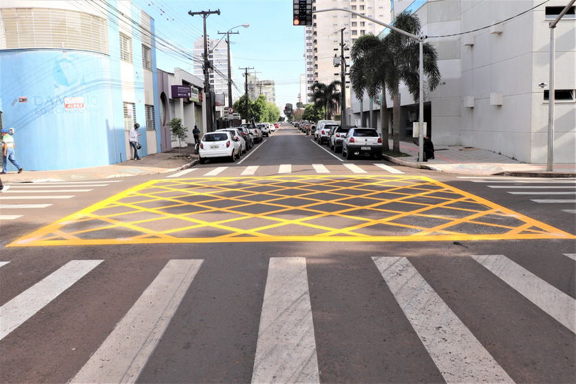 Vinte ruas recebem melhorias na sinalização viária em Arapongas