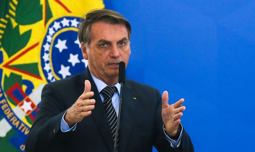 Bolsonaro mantém discurso dúbio após ações contra aliados