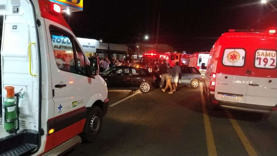 Acidente deixa sete pessoas feridas na Avenida Minas Gerais; assista