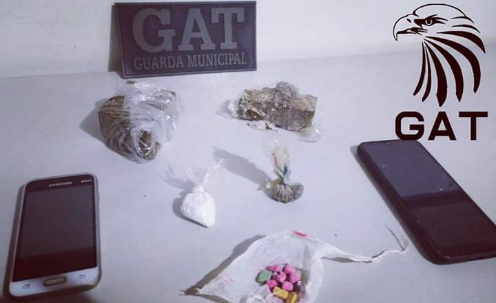 Drogas que seriam arremessadas na cadeia de Arapongas são apreendidas pela GM