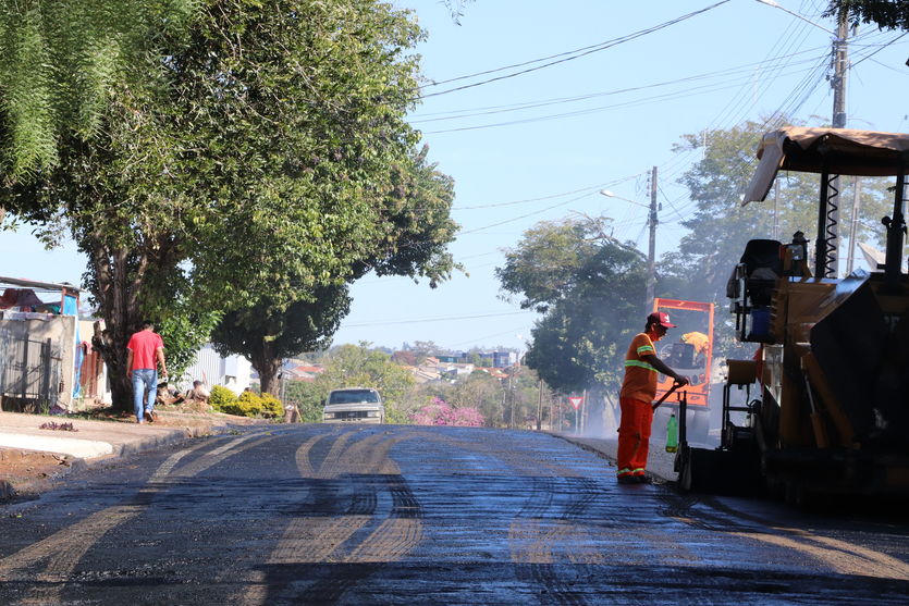Prefeitura de Ivaiporã executa obras de  pavimentação asfáltica e recape