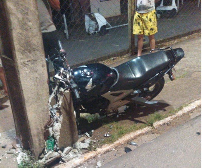 Motociclista morre após bater contra poste em Arapongas