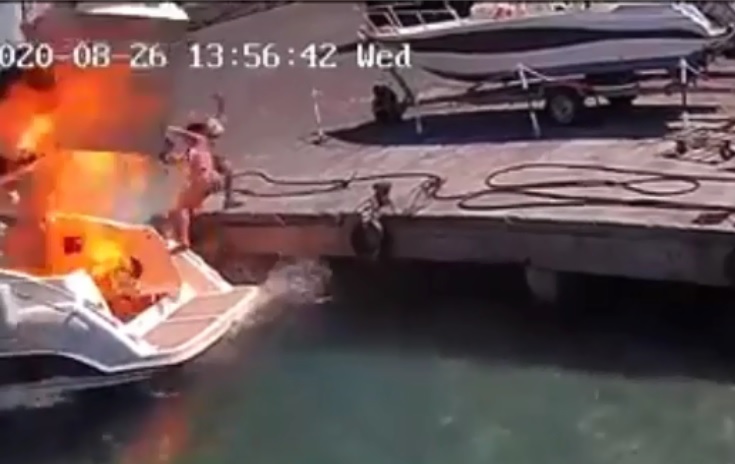 Mulher é arremessada após explosão em barco na Itália; Assista