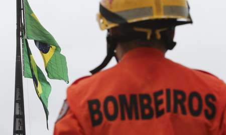 Governo oferece ajuda para bancar custos de bombeiros enviados ao Pantanal