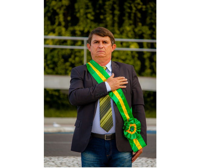 Candidato a vereador 'parecido' com o presidente Bolsonaro viraliza nas redes sociais