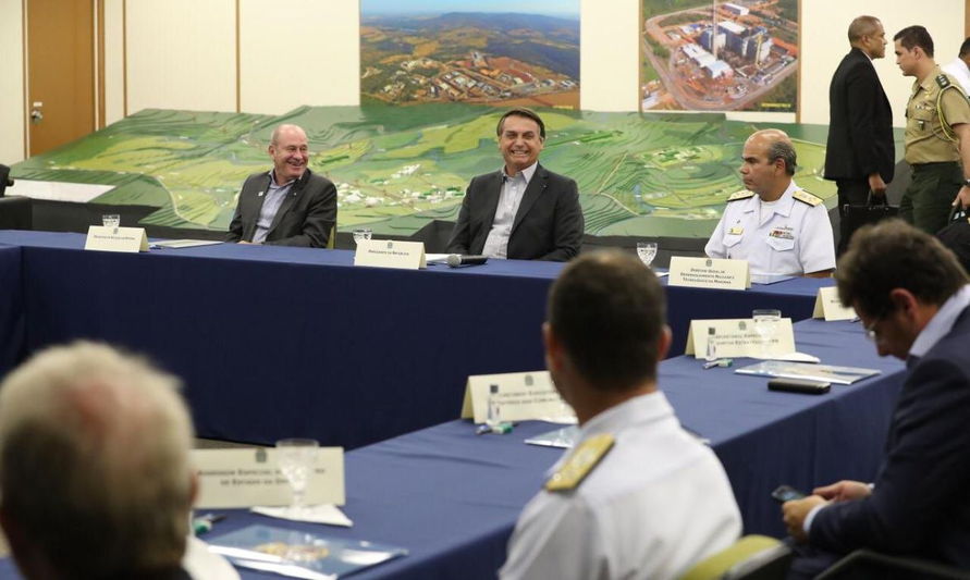 Bolsonaro visita laboratório do 1º submarino nuclear brasileiro