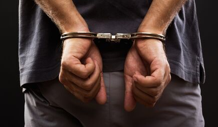 Homem com passagem na polícia por roubo é preso com drogas