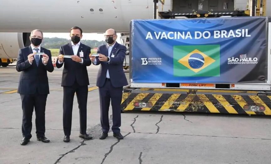 Insumos chegam a São Paulo para a fabricação da CoronaVac