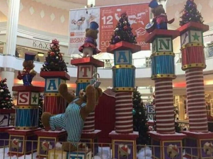 Shopping é acusado de "arruinar Natal" após cometer erro em decoração
