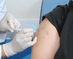 Arapongas vacina profissionais da Saúde até sexta-feira