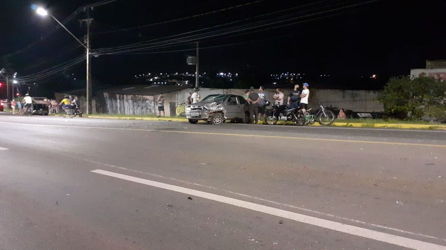 Motorista tenta fugir após acidente em Apucarana; testemunhas seguram suspeito