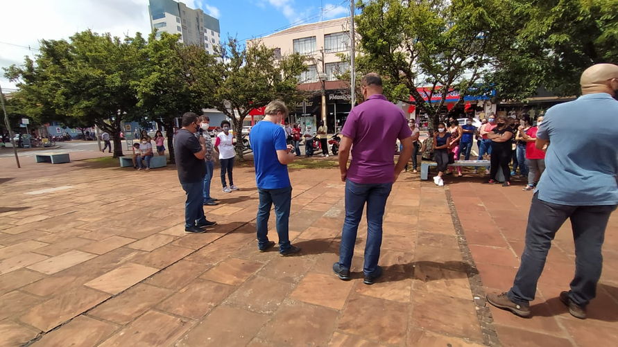 Funcionários da Prodasa se manifestam na Praça da Igreja Matriz; vídeo