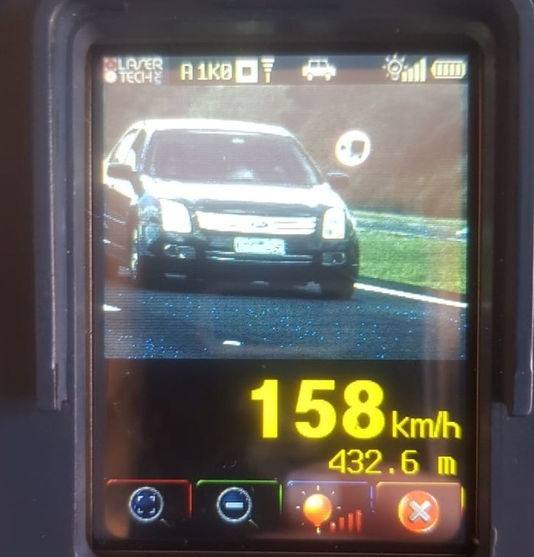 Radar da polícia flagra carro a quase 160 km/h no Paraná