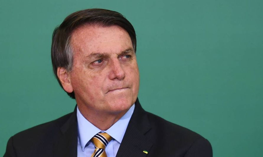 Bolsonaro volta a questionar números da pandemia