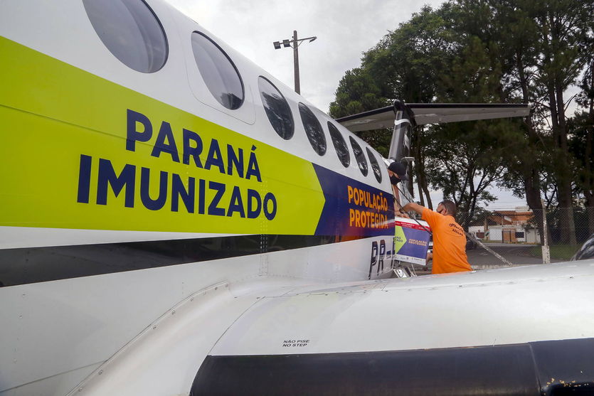 Vacinação com novo lote de imunizante deve começar segunda no Paraná