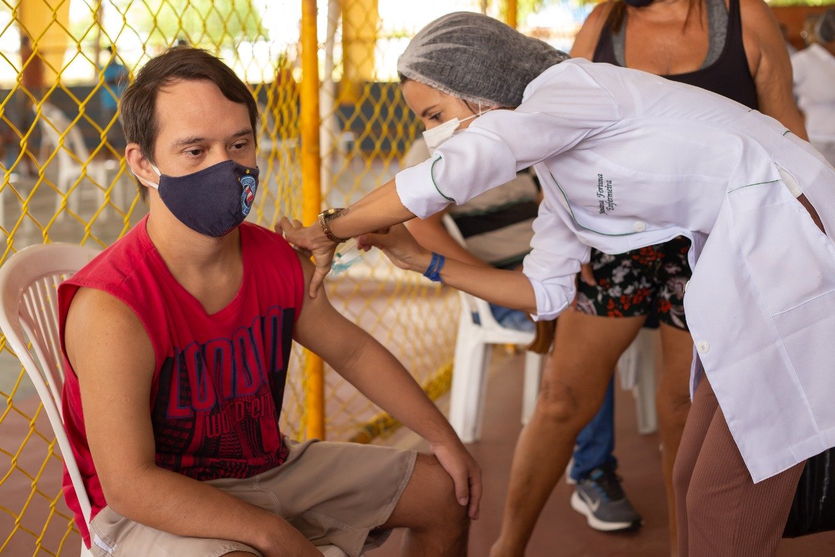 Arapongas inicia vacinação de pessoas com comorbidades
