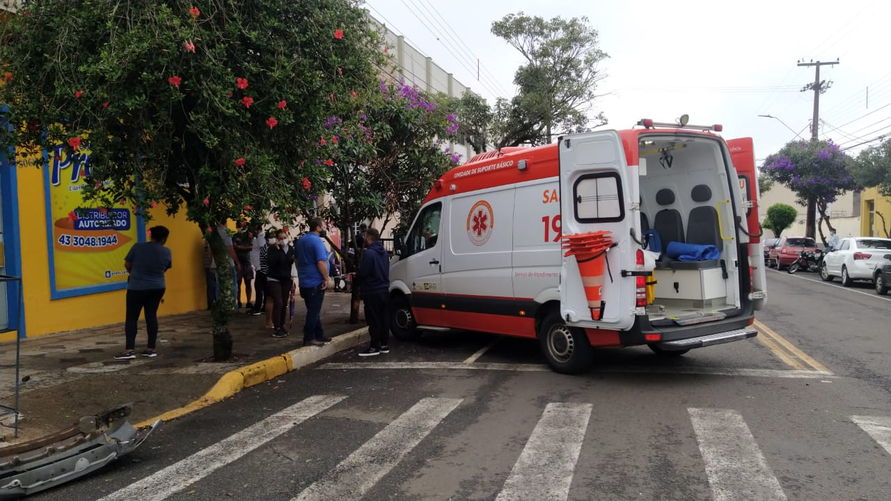 Motociclista fica gravemente ferido após acidente na Av. Curitiba; veja