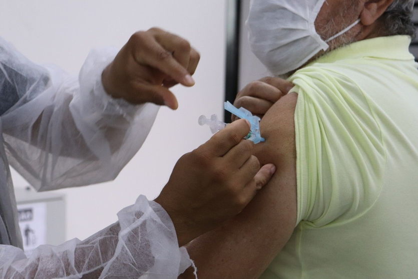 Vacinação dos idosos acima dos 66 anos será na segunda