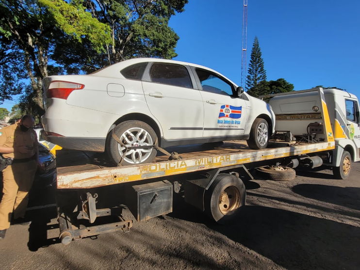 Carro furtado de prefeitura é encontrado em Apucarana