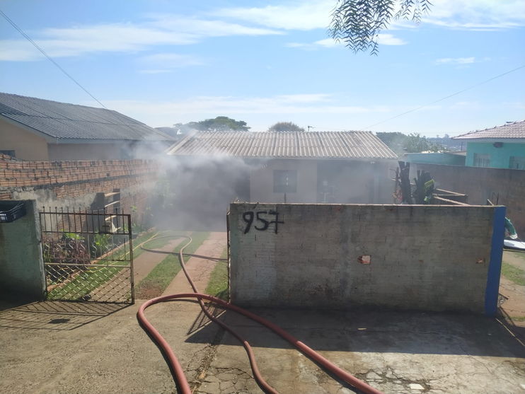 Incêndio é registrado em residência no Jardim Ponta Grossa