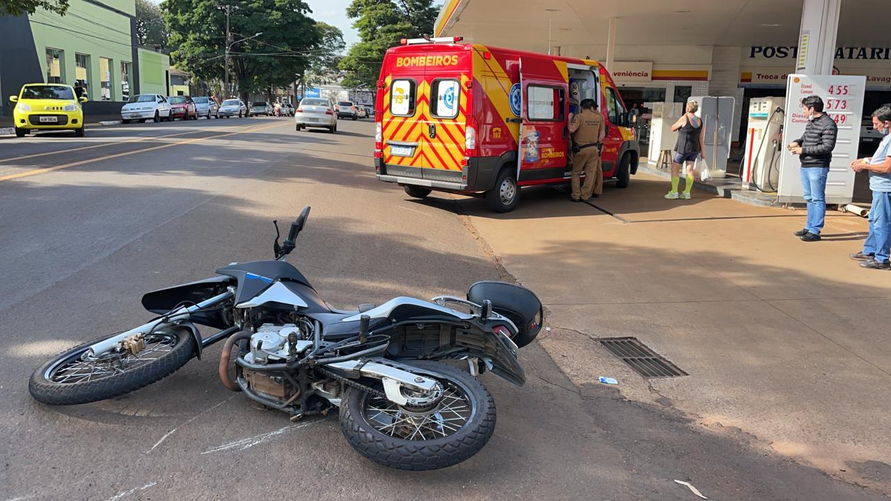 Motociclista sofre acidente na Avenida Pirapó em Apucarana