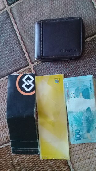 Pedreiro encontra carteira com R$ 12 mil e devolve ao dono