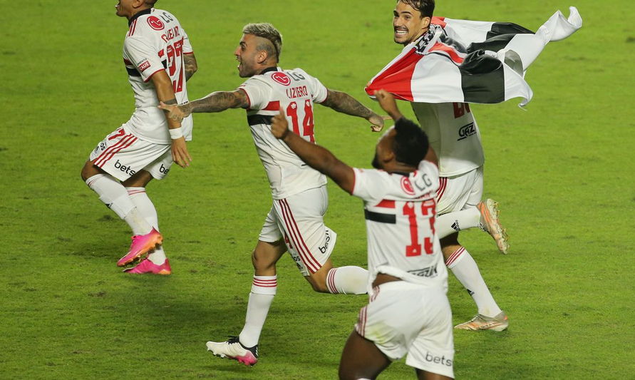 São Paulo vence Palmeiras por 2 a 0 e conquista o Campeonato