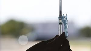 Cidade vacina 44 pessoas contra poliomielite em vez de covid