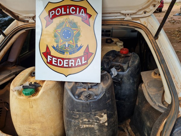 Homens são presos revendendo gasolina boliviana por R$ 3,80