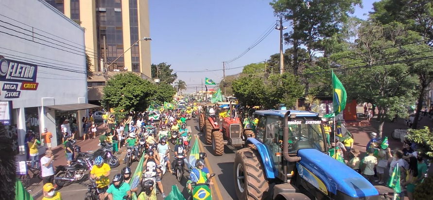 Manifestações têm grande adesão em Arapongas no feriado