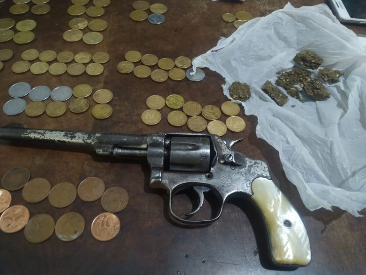 Menor de 15 anos é detido com drogas e arma em Apucarana