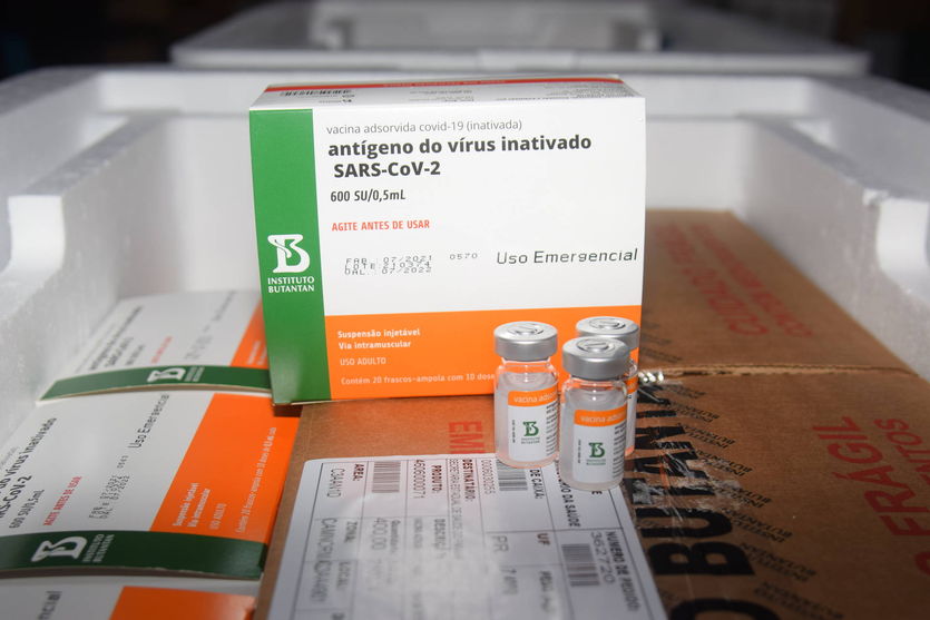 Paraná recebe mais 325.660 doses de vacinas contra a Covid