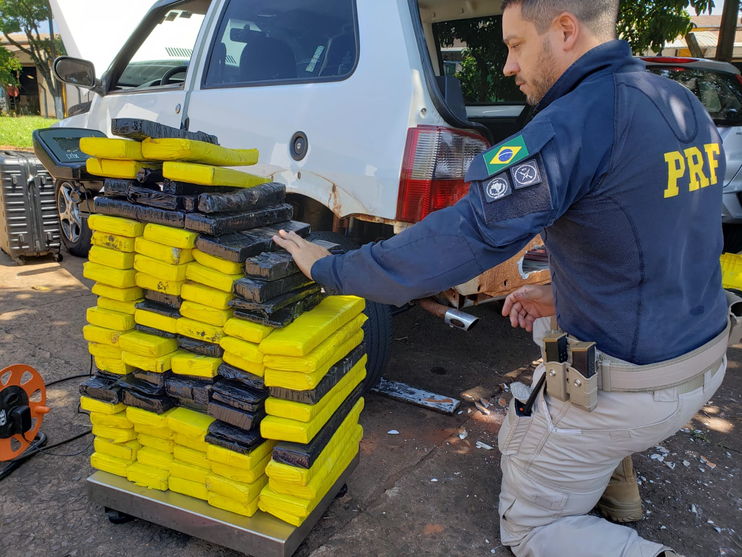 PRF apreende quase 80 quilos de maconha em Cambé