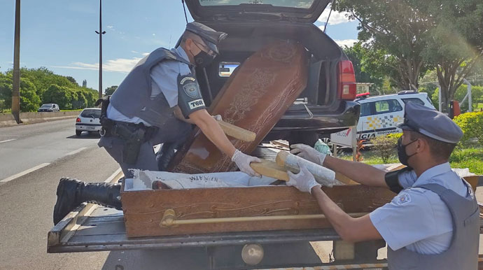 Polícia apreende maconha dentro de caixão em Assis
