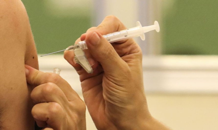 Vacinação continua em Apucarana nesta segunda-feira (29)