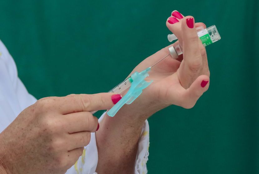 Vacinação continua nesta sexta (14) em Apucarana