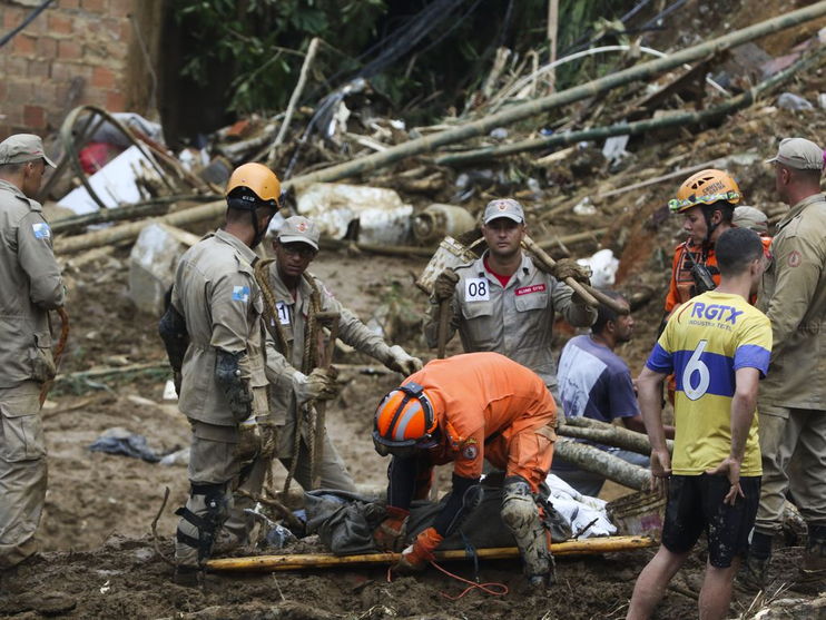 Temporal em Petrópolis, no Rio, deixa ao menos 94 mortos