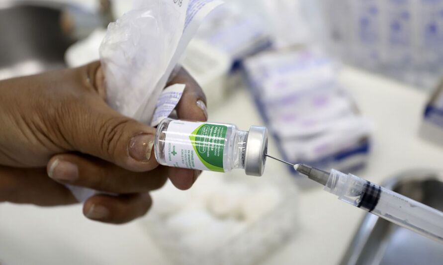 Vacinação dos grupos prioritários é fundamental para evitar surtos da doença