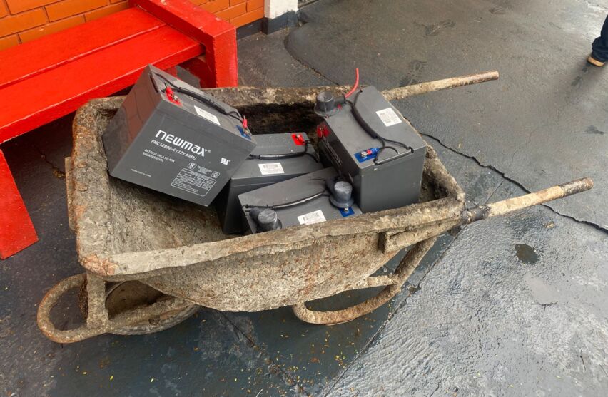 Baterias são encontradas em carriola abandonada em Apucarana