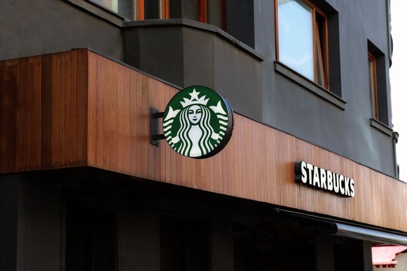 Starbucks anuncia saída da Rússia nesta segunda-feira (23)